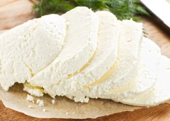 Queijo caseiro perfeito com leite de vaca sem gastar muito