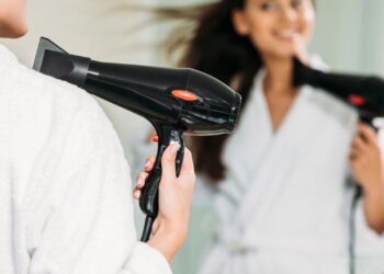 O botão mais ignorado do secador é o que mais protege seus fios