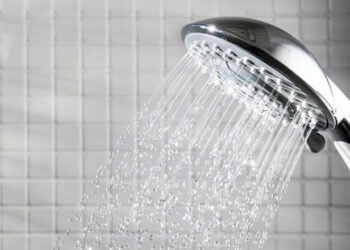 O hábito de tomar banho gelado pode transformar seu corpo