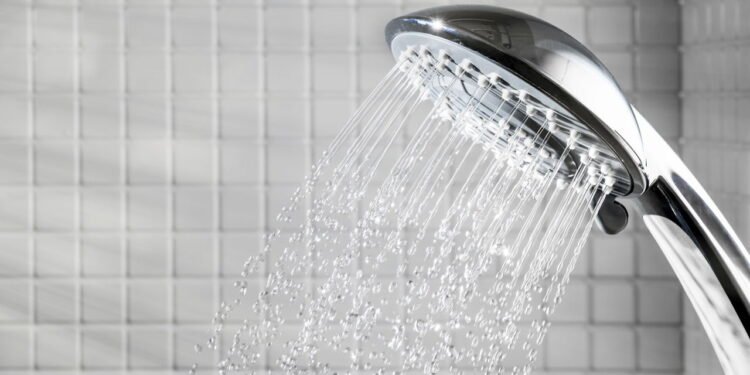 O hábito de tomar banho gelado pode transformar seu corpo