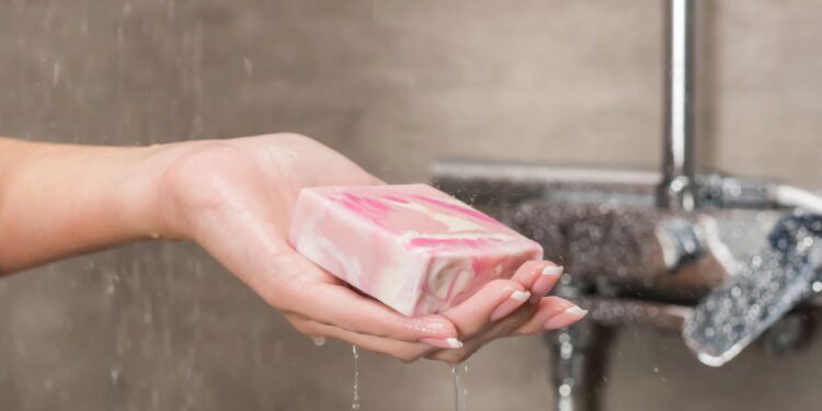 Banho // Créditos: depositphotos.com / IgorVetushko