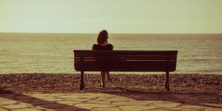 O erro fatal que te faz sentir sozinho na era das redes sociais e sabota sua mente!