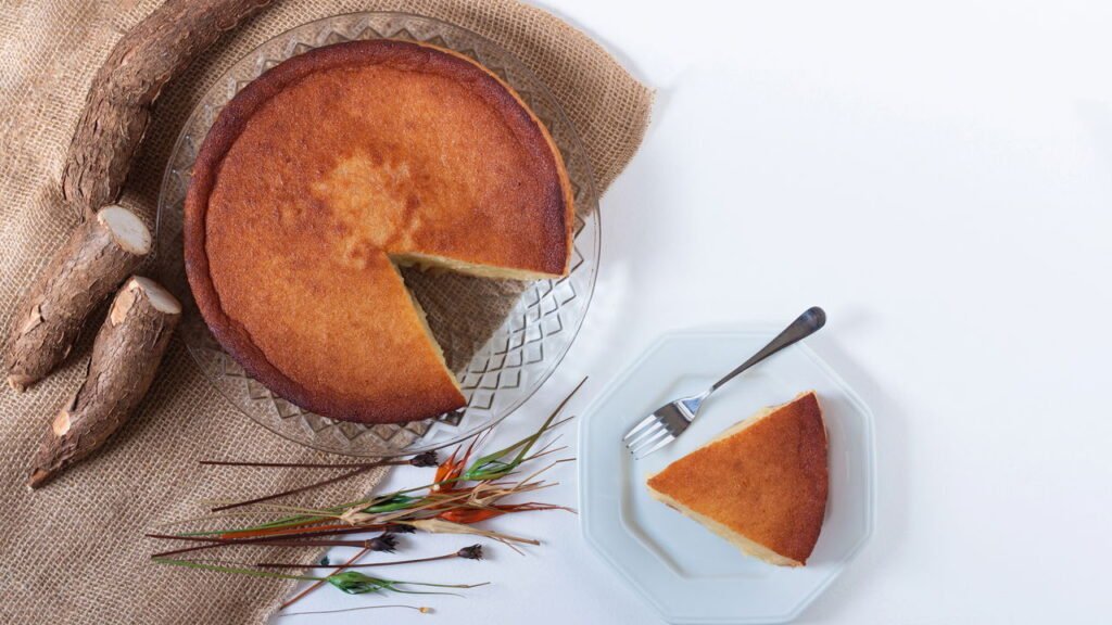 Receita de bolo de tapioca sem forno virou xodó nas casas brasileiras