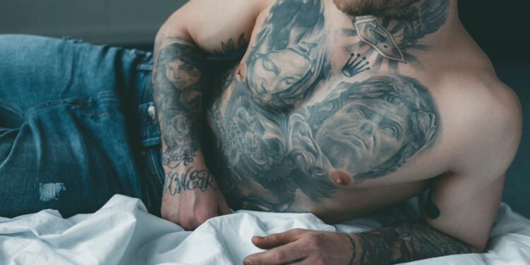 Tatuagem - Créditos: depositphotos.com / AllaSerebrina