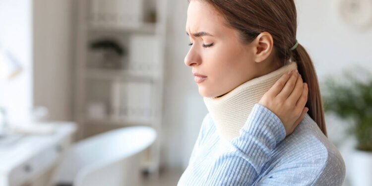 Torcicolo - Créditos: depositphotos.com / serezniy