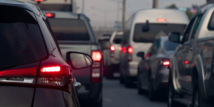 O que significa esse gesto quando você deixa alguém passar no seu carro, segundo a psicologia