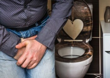 Por que o som da água dá vontade de urinar?