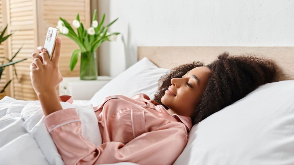 O que acontece com seu corpo quando você pega o celular ao acordar