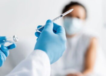 Idosos precisam saber sobre essa informação da vacina que poucos conhecem