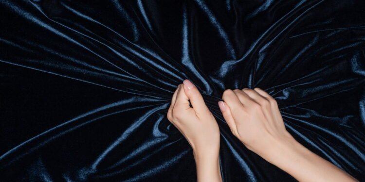 Manta de veludo // Créditos: depositphotos.com / VadimVasenin