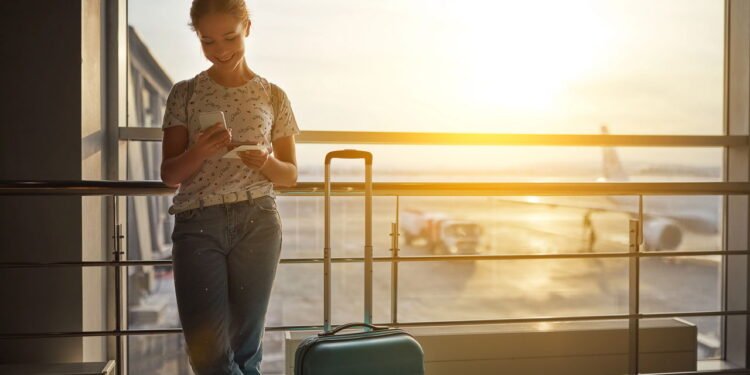 Voo atrasado em mais de 4 horas? Veja como exigir hotel, reembolso e até indenização