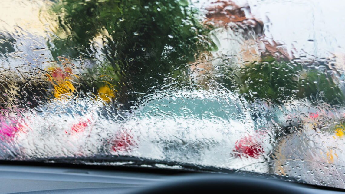 O método mais eficiente para acabar com os vidros embaçados no carro ...
