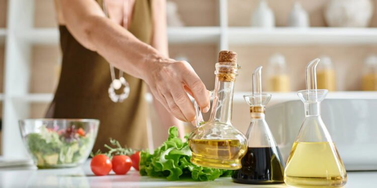 Você joga fora e não sabe que isso pode limpar sua casa melhor que produtos caros