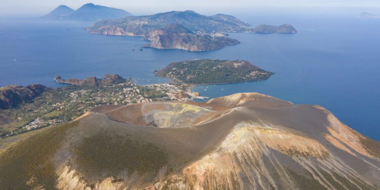 Vulcão - Créditos: depositphotos.com / Sandis