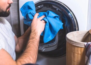 O truque para lavar suas roupas de academia e durar mais tempo