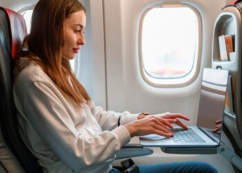 Como saber se meu voo tem Wi-Fi grátis antes de embarcar? Saiba todos os detalhes