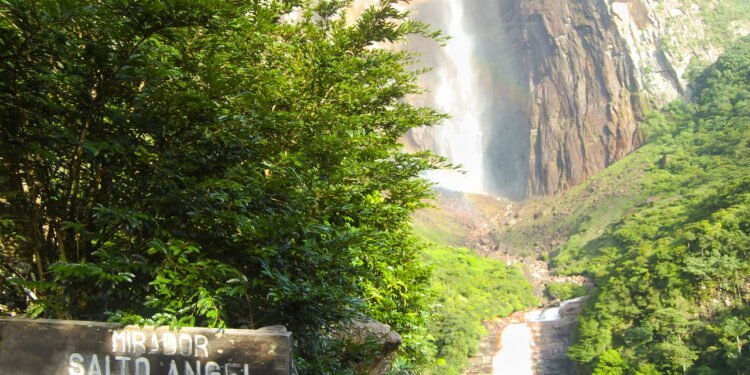 Cachoeira de Angel - Créditos: depositphotos.com / adwo@hotmail.com