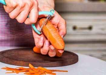 Você nunca mais vai jogar fora as cascas de cenoura depois de saber disso