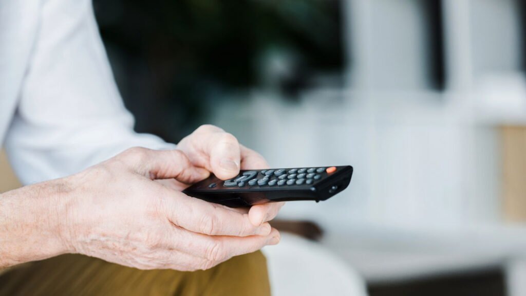 Controle remoto velho vira tesouro criativo e surpreende no reaproveitamento