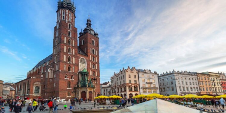 Esta cidade polonesa tem universidade de 1364 e maior praça medieval da Europa