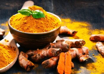 Como esse tempero age na redução de inflamações no corpo?