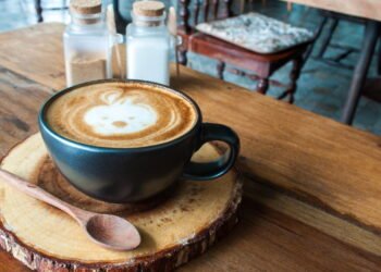 O jeito errado de tomar café e como isso afeta sua energia