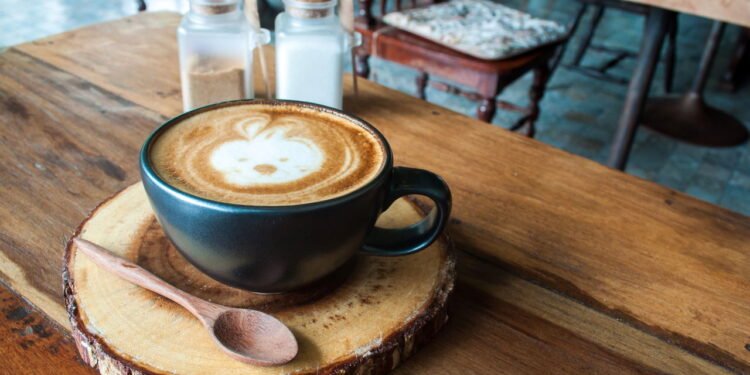 O jeito errado de tomar café e como isso afeta sua energia