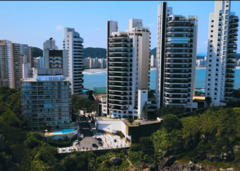 A cidade a 88 km de São Paulo que conquista com praias e vida leve de levar com tranquilidade e qualidade de vida