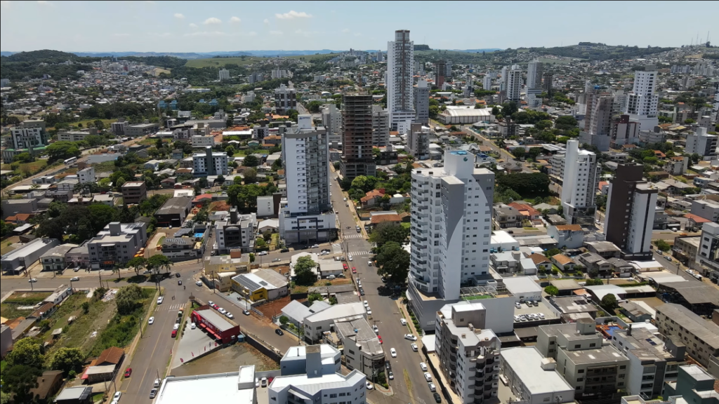 A cidade catarinense que impressiona com seu desenvolvimento e moradia com segurança reforçada