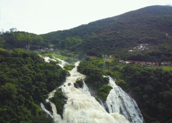 A cidade brasileira conhecida por suas águas termais curativas e paisagens montanhosas de arrepiar qualquer um