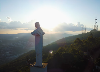 A cidade brasileira conhecida por suas águas termais curativas e paisagens montanhosas de arrepiar qualquer um