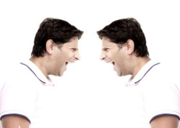 Falar Sozinho é normal? Entenda o que isso significa