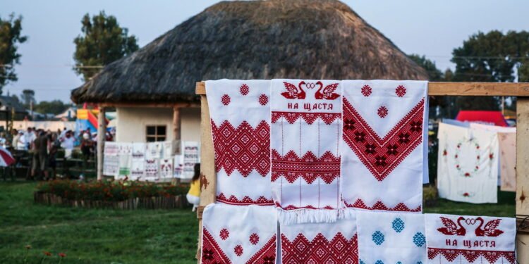 Feira de artesanato - Créditos: depositphotos.com / TIHIY