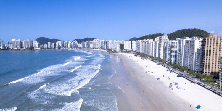 A pérola do atlântico encanta com praias paradisíacas no litoral paulista