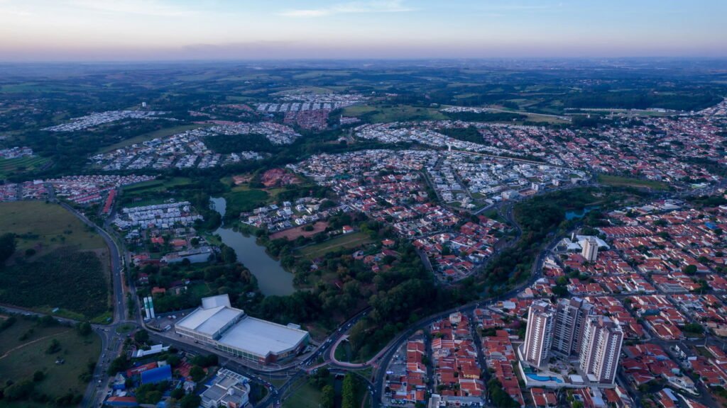 Essa cidade une calma das cidadas pequenas com estrutura de capital e vira exemplo nacional