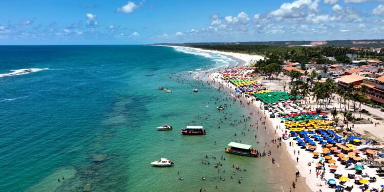 O paraíso das águas brasileiro com areias brancas encantadoras