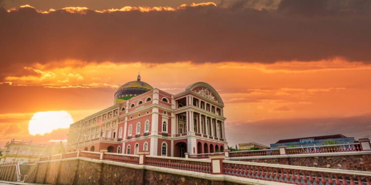 A cidade amazônica escondida que fascina turistas e revela paisagens únicas