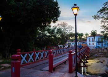 Cidades brasileiras ideais para uma lua de mel romântica e barata