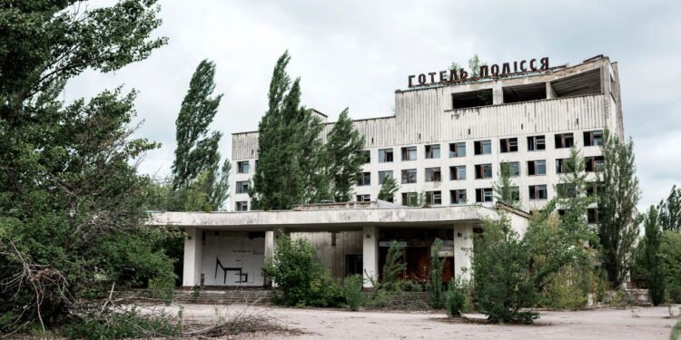 Lugares abandonados com histórias fascinantes para explorar nas férias