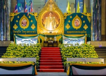 Dono de 17.000 casas, 38 jatos, 300 carros e 52 barcos de luxo, conheça o rei mais rido do mundo