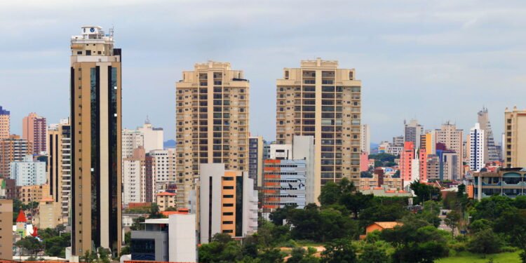 Nessa cidade o IDH é quase 0,8 e você pedala 130 km de ciclovias sem medo da violência