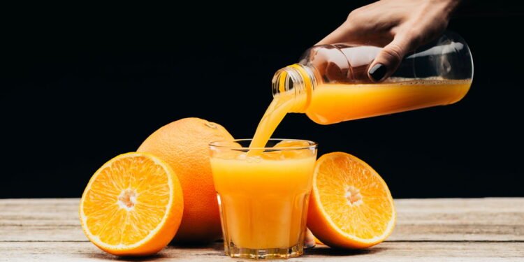 Suco de inhame com laranja - Créditos: depositphotos.com / VadimVasenin
