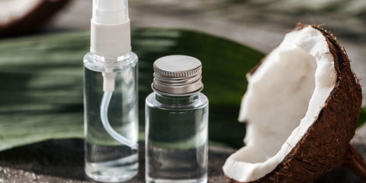 4 benefícios da água de coco para pressão arterial segundo a ciência