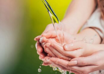 Água pura é mito ou realidade? Veja a resposta definitiva da ciência