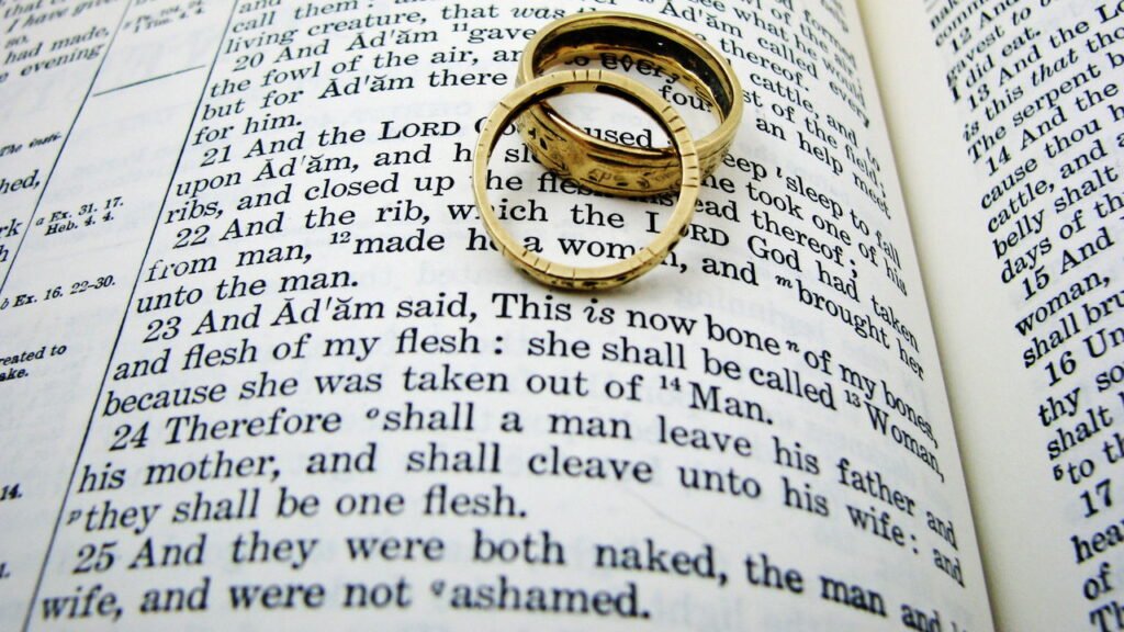 Alianças de casamento estão caindo em desuso? Entenda o cenário dos casais atuais