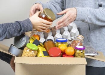 O maior erro ao abrir latas de alimentos e como evitar problemas sérios de saúde