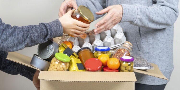 O maior erro ao abrir latas de alimentos e como evitar problemas sérios de saúde