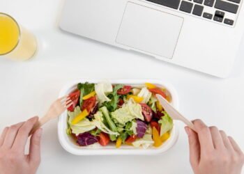 O erro comum que pode prejudicar seu coração depois do almoço