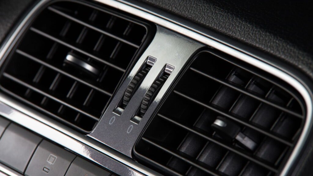 O que você nunca deve fazer com o ar-condicionado do seu carro