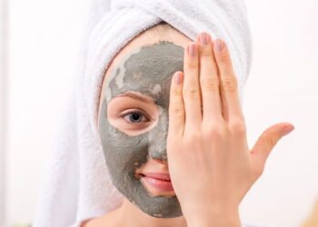 Essa argila faz mágica na pele oleosa e ninguém te contou isso ainda